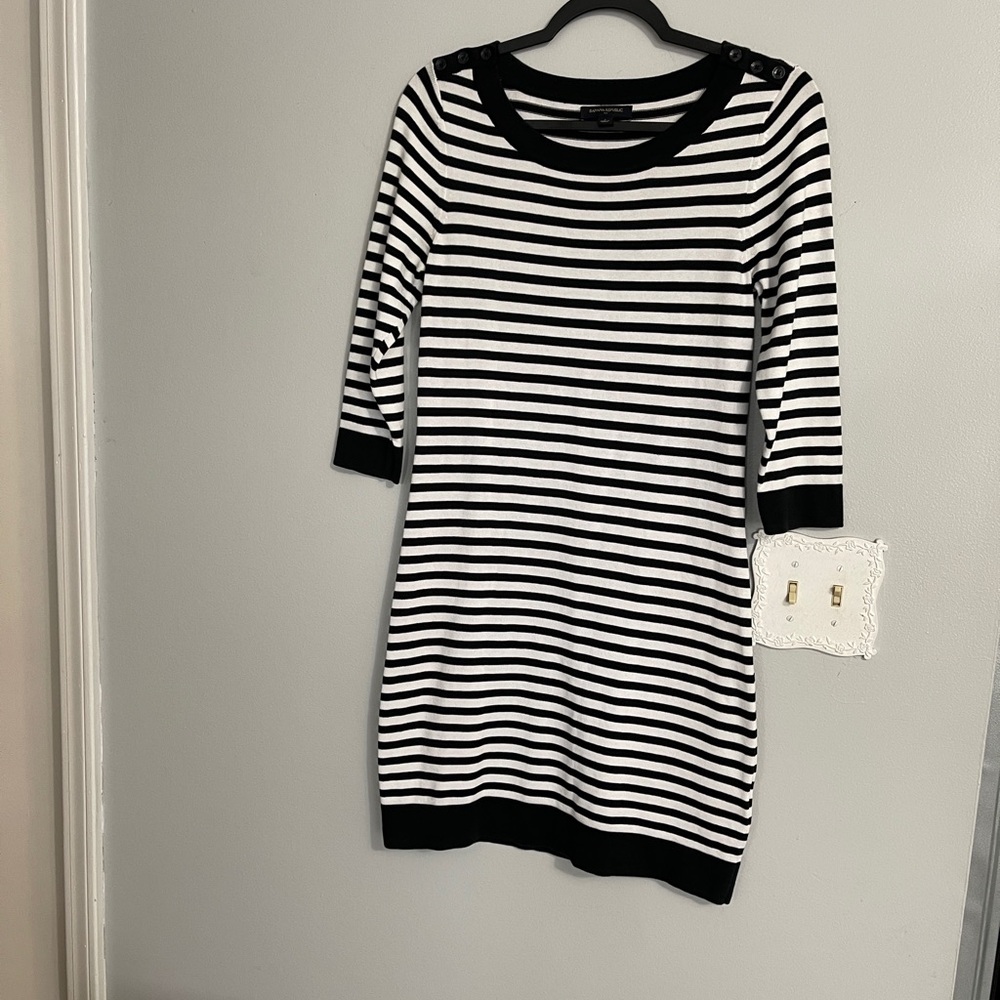 Banana Republic Black and White 3/4 Sleeve Dress